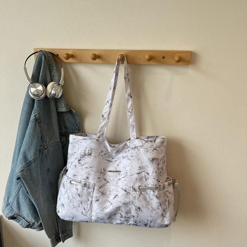 

Холщовая сумка-тоут большой вместимости женская 2025 лето новая плиссированная сумка-хобо повседневная модная в зарубежном стиле подмышечная на плечо бежевый