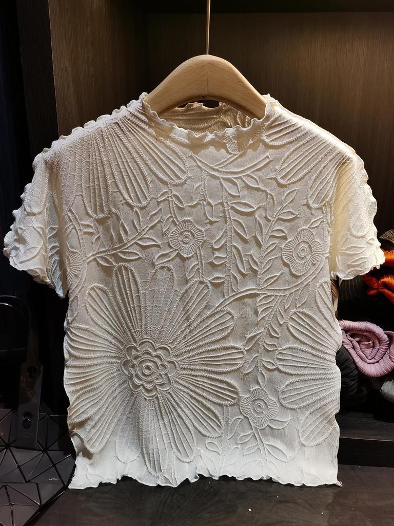 Women's Loose Fit Sunflower Embroidered Glitter T-Shirt with Short Sleeves