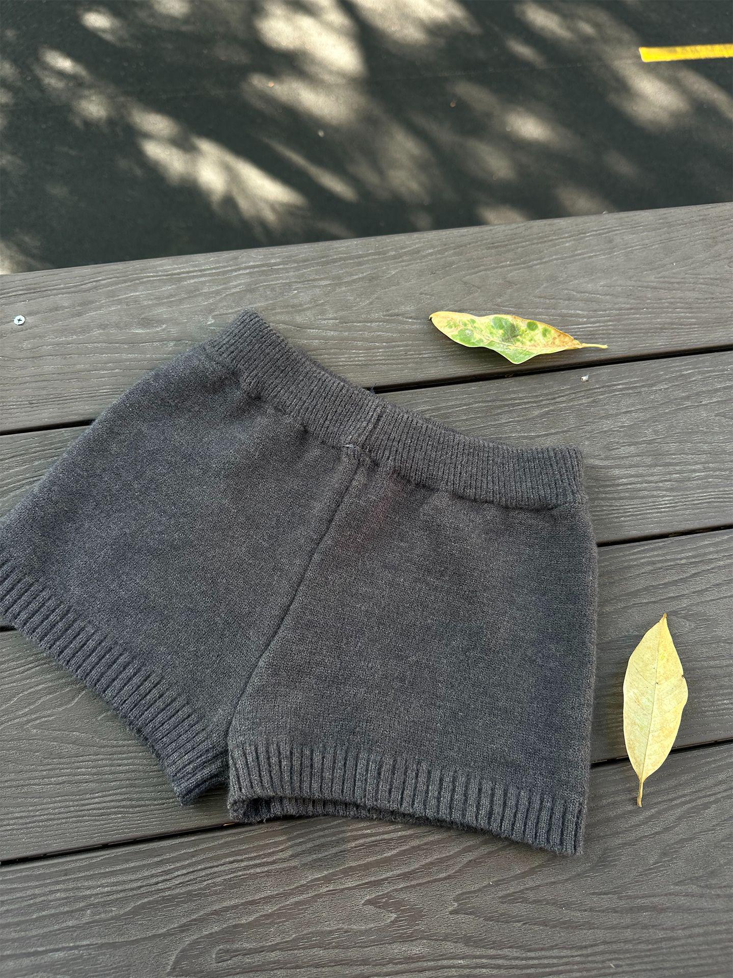 

Women s High Waist Light Grey Knit Shorts - 2025 New Autumn/Winter Slim Straight Leg Wool, Chic and Stylish. One Size темно-сірий колір