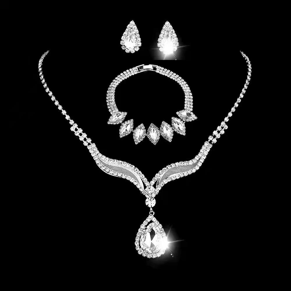 2026 European and American Bride Jewelry Claw Chain Rhinestone Set Three-piece Accessories Item Jewelry Studio Accessories