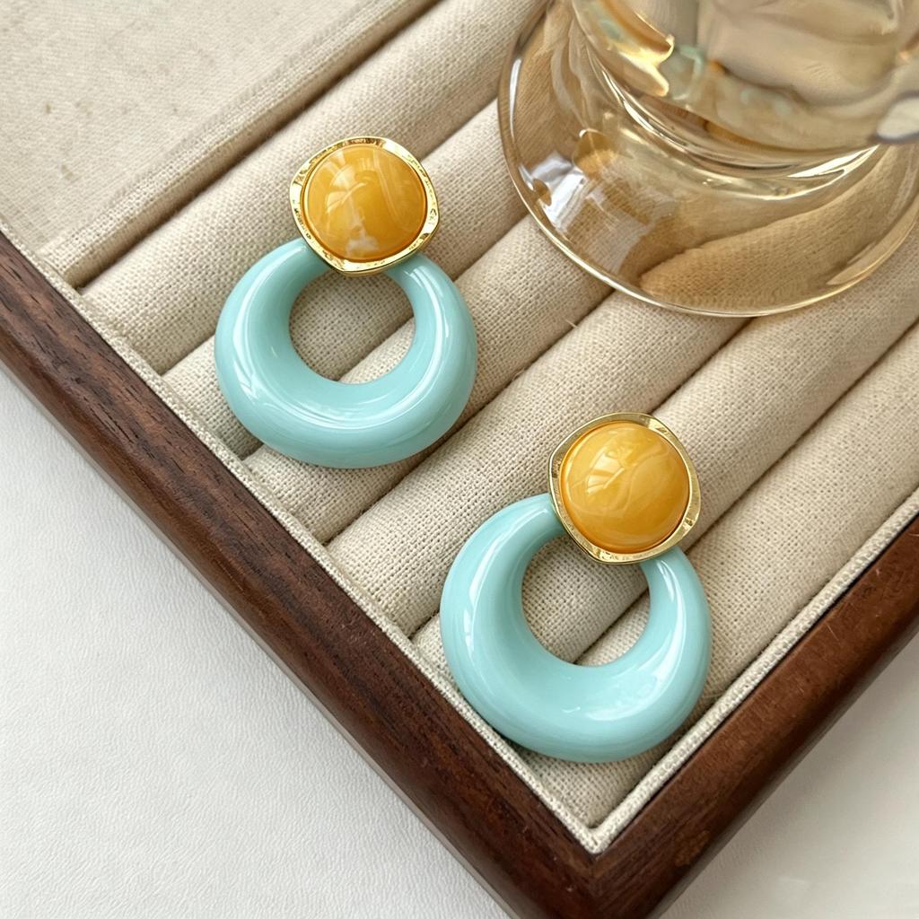 2026 French Colorblock Geometric Resin Earrings: Elegant & Versatile Ear Hoops