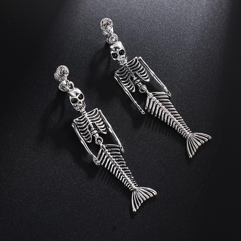 Vintage Punk Skeleton Skull Dangle Clip Earrings for Women Without Piercing Long Exaggerated Halloween Ear Clips Party Jewelry