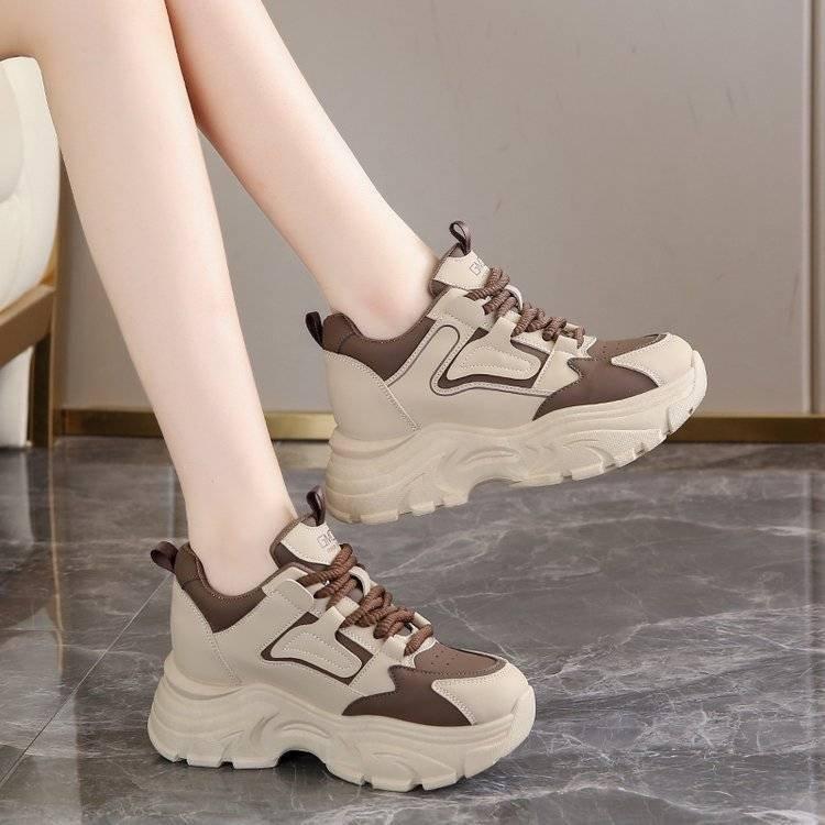 Internet Celebrity Dad Shoes Women 2025 New Spring and Autumn Thick Sole Heightening Lightweight Sports Shoes Super Fire Small Casual Shoes