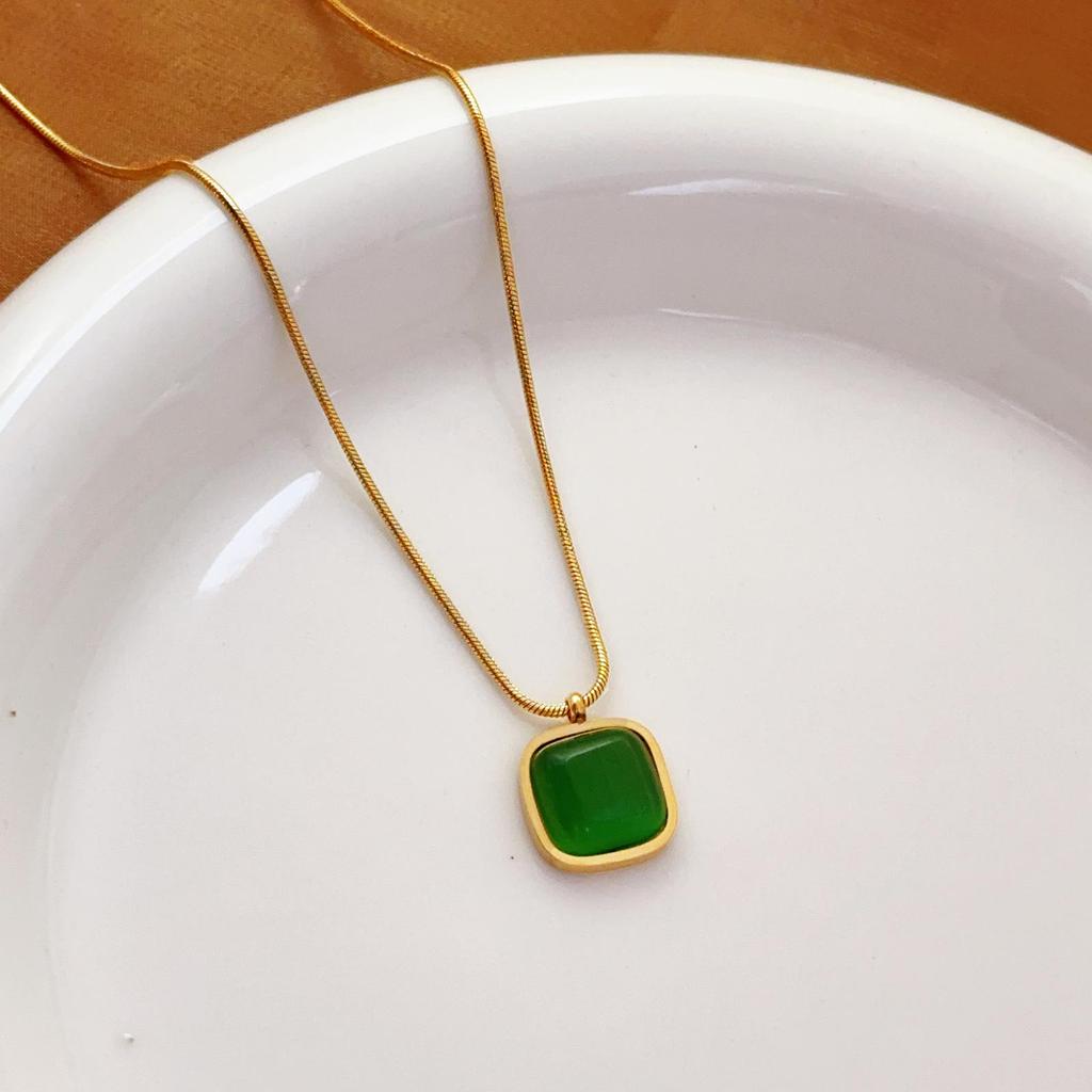 Titanium Steel Colorful Sugar Cube Necklace with Red & Green Square Pendant - Women's Non-Fading Light Luxury Retro Clavicle Chain.