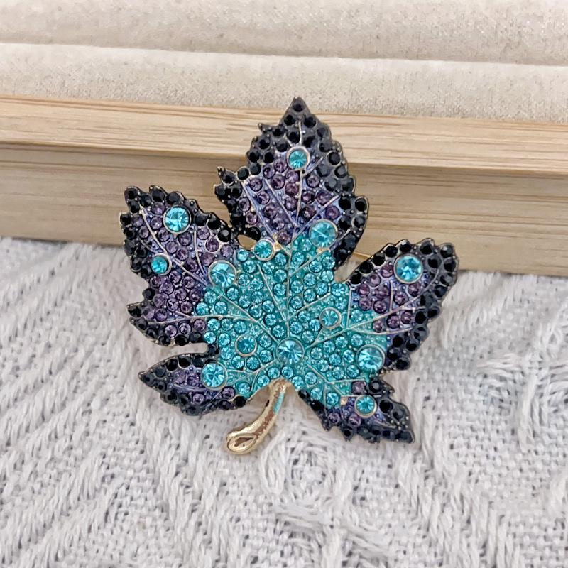Брошь «Камелия в виде кленового листа»: Элегантная женская роскошная булавка для костюмов темно-синий