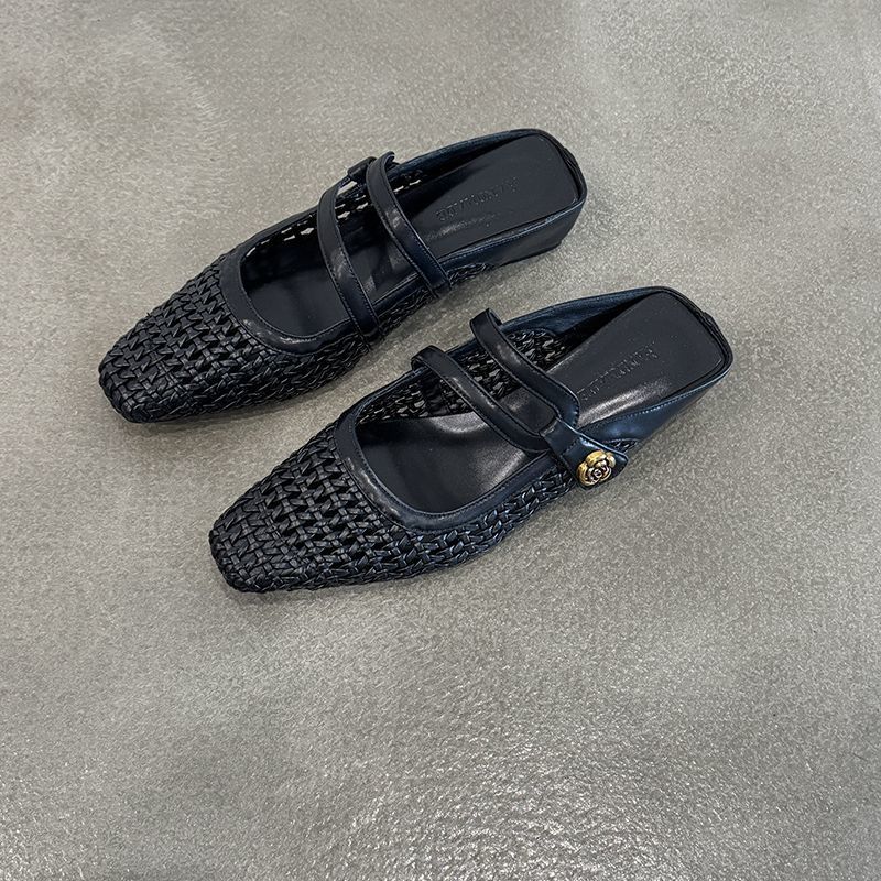 2025 new French retro hollow one-word belt Jue Jue Zi Baotou sandals women's summer wear versatile half slippers