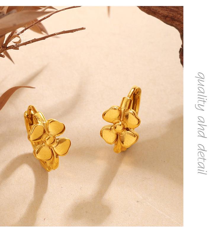 Elegant Four-Leaf Clover Earrings for Women – Versatile, Daily Wear with a Touch of Luxe.