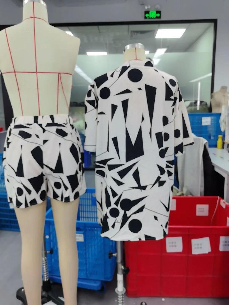 2025 Elegant Two-Piece Vacation Print Set: Short Sleeve Tie-Waist Shirt & High-Waist Shorts