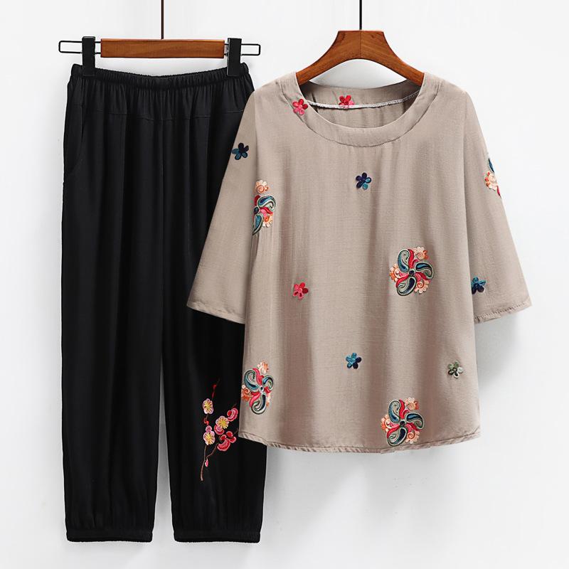 Summer Middle-aged and Elderly Women's Large Size Ethnic Style Embroidery Seven-minute Sleeve T-shirt Suit Mother Fashionable Tops
