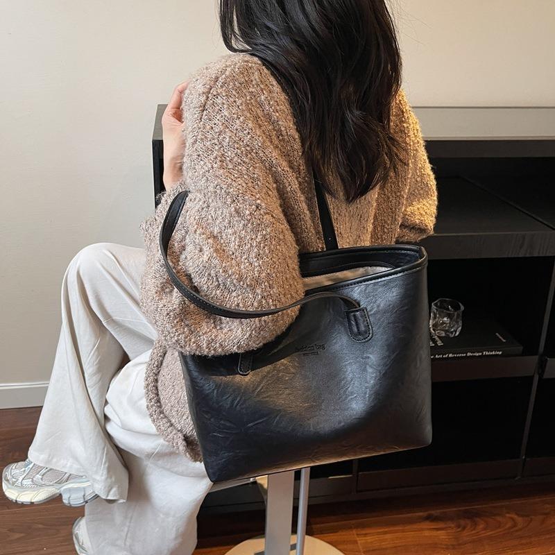 Fashion large-capacity bag to work New casual class One shoulder texture Fashion commuter tote bag