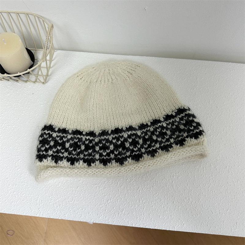 South Korea Dongdaemun hat female blogger with the same color matching age-reducing warm knitted wool hat stack hat tide