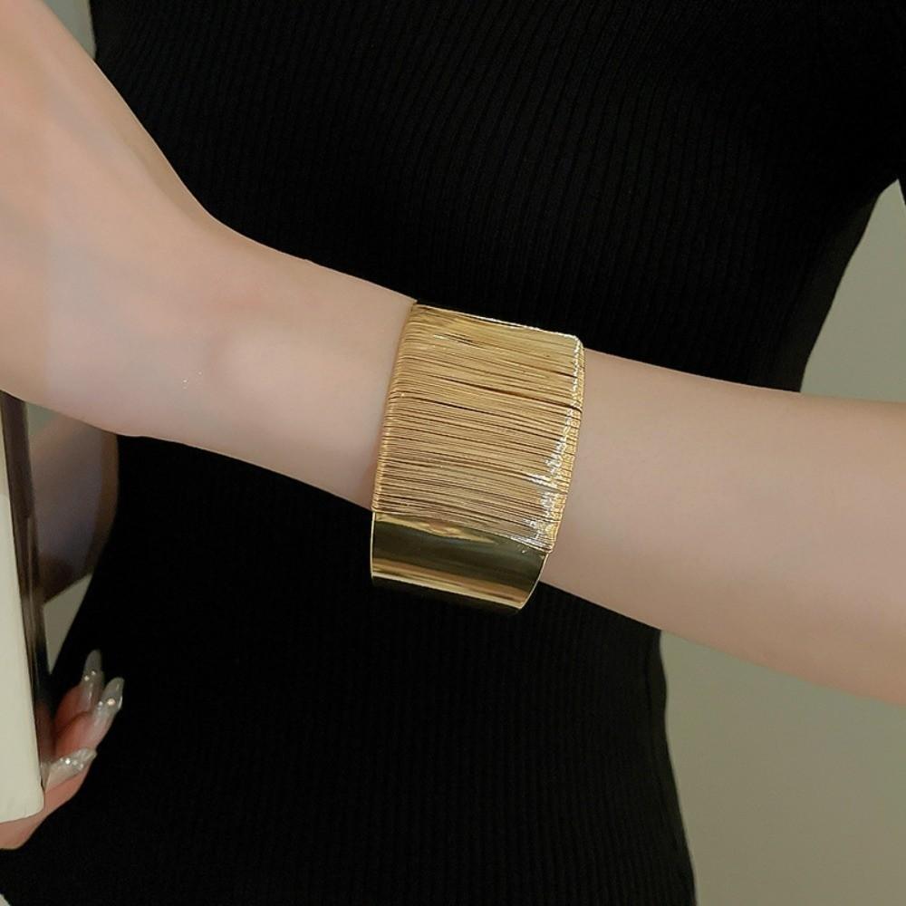 Hollow-out Irregular Wide Bracelet Irregular Dough Twists Retro Hand Ring  Party Decoration