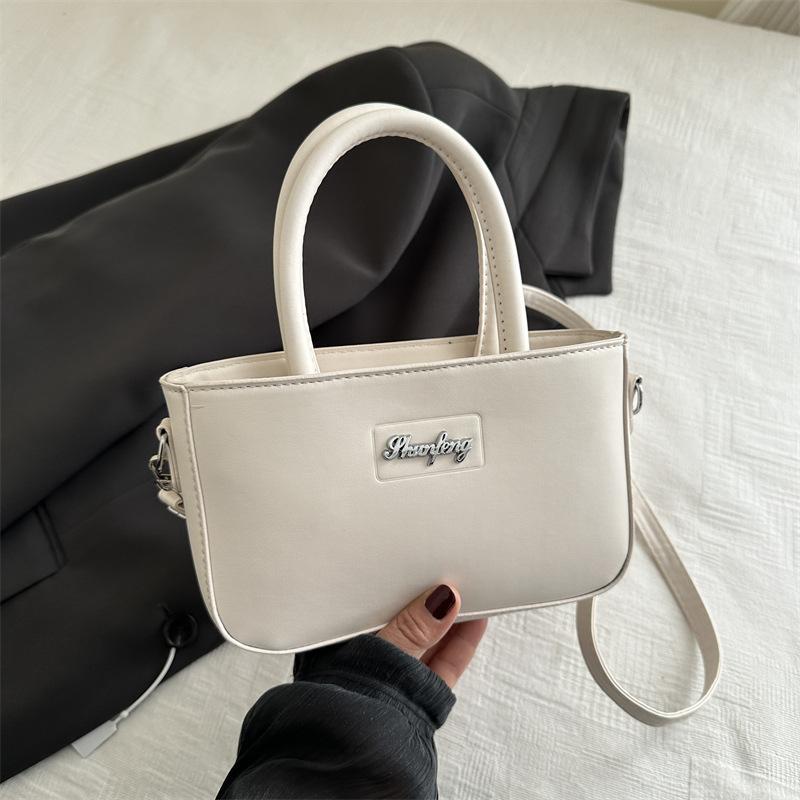High-value handbag 2025 winter new niche design versatile ins shoulder messenger bag women