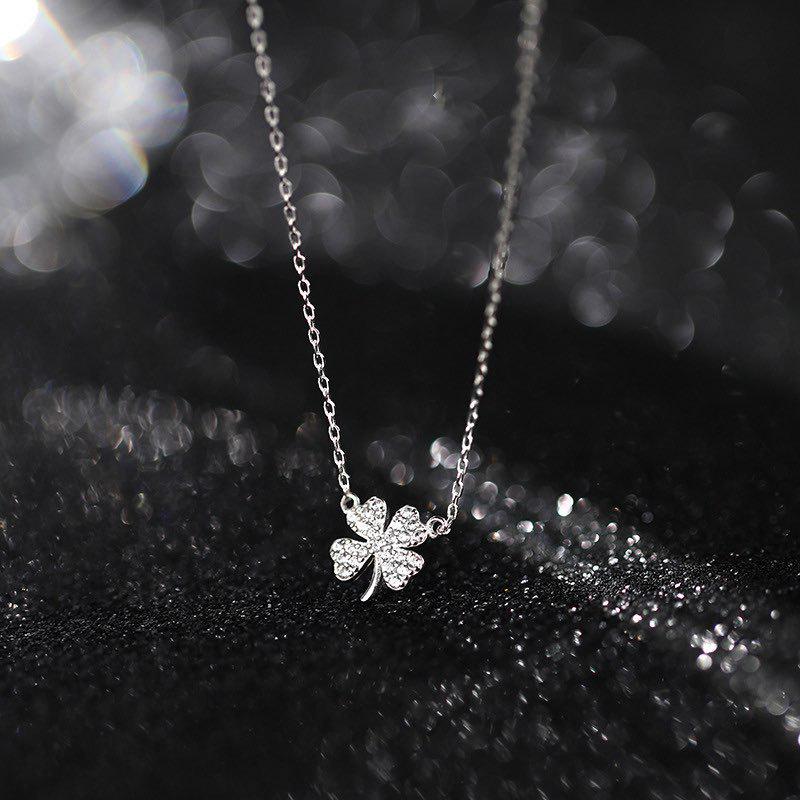 Diamond Four-Leaf Clover Necklace: Women's Luxury Fashion Jewelry, Elegant Temperament Design, Light Style Clavicle Chain