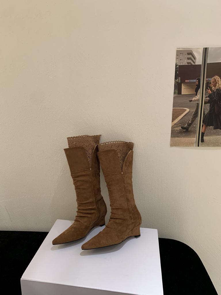 Autumn/Winter 2025 Vintage Lace-Trimmed Pointed Toe Ruched Cowboy Boots