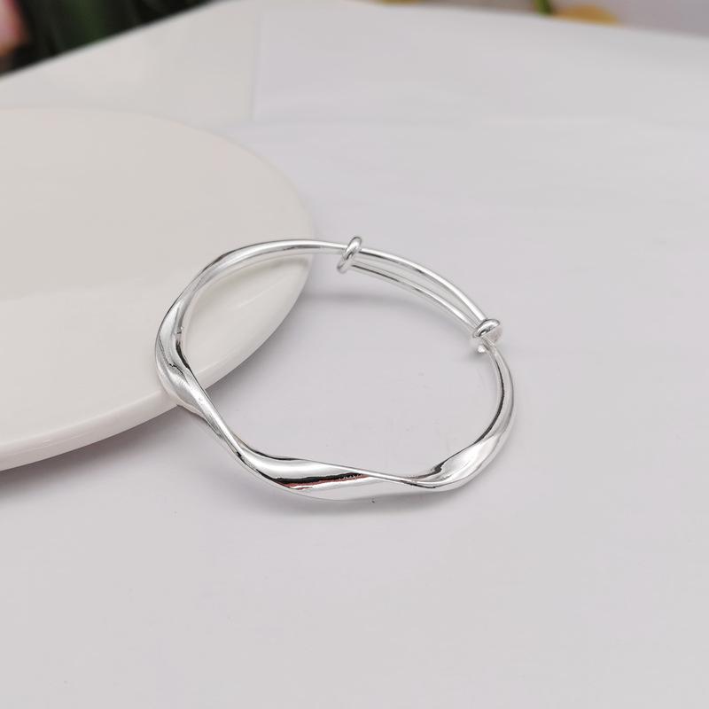 Smooth Push-pull Bracelet for Women's Fashion Twisting Horse Circle, Popular On The Internet, Same Style As Gift for Girlfriend's Birthday