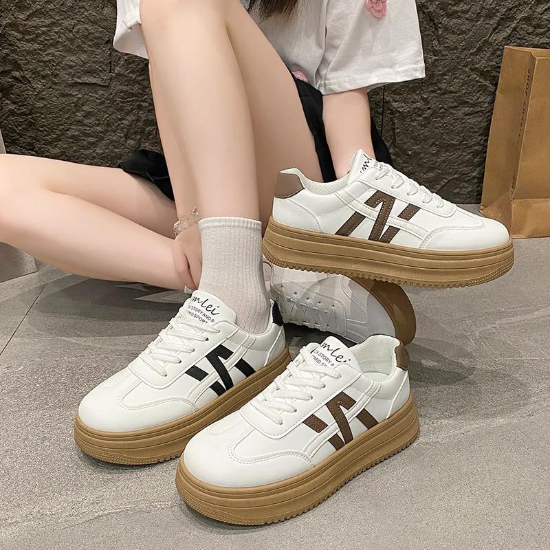 New Casual Moral Training Shoes Women's Sports Popular Versatile Women's Shoes 2025 New Spring and Autumn Board Shoes Women's White Shoes