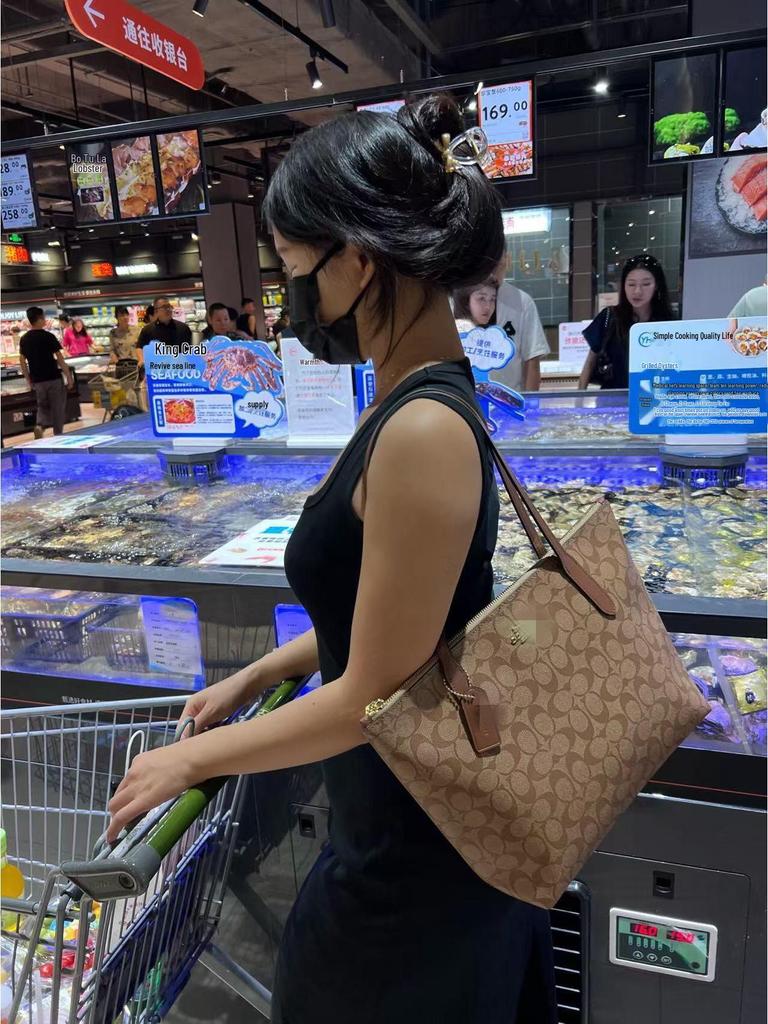 Torba z zamkiem błyskawicznym Zip30 od Kou C: Klasyczna kwiatowa torba na ramię o dużej pojemności dla kobiet