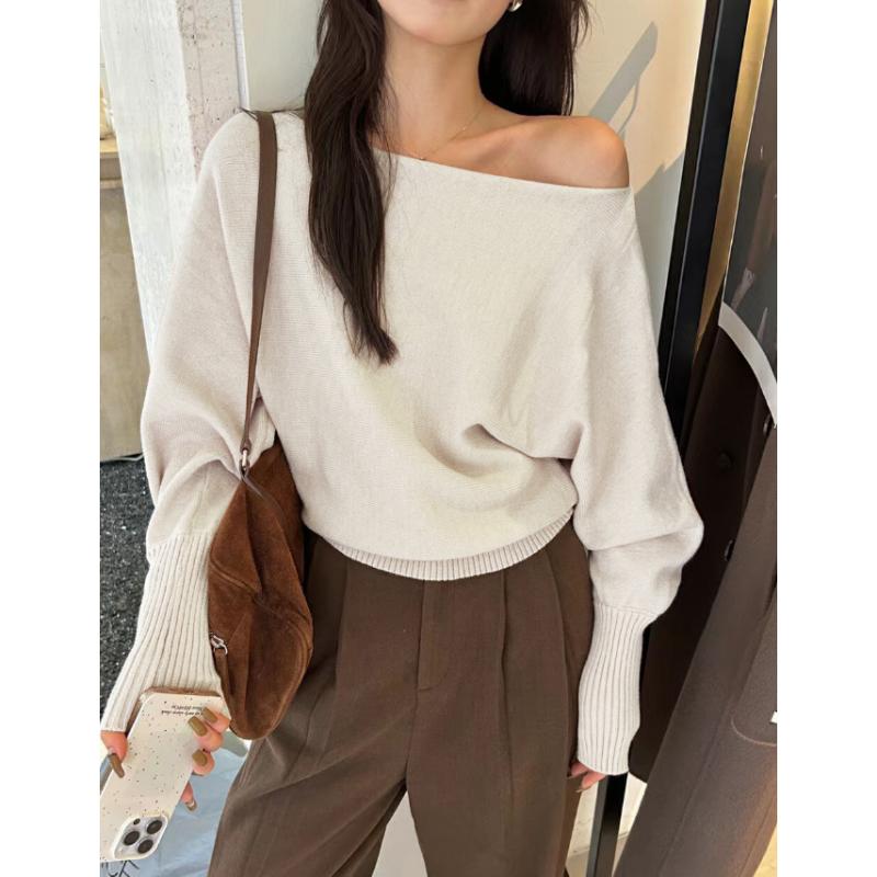 A New Autumn Sweater for Women, A One-shoulder Knitted Sweater with A Loose, Laid-back and High-end Off-the-shoulder Look