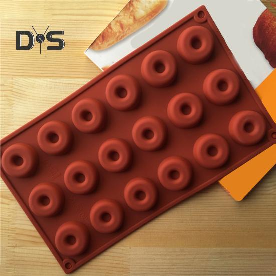 Forma na pečivo odolná proti deformácii, odolná voči vysokým teplotám, atraktívna, 18 dutín, 3D tvar donutu, tácka na formy na kocky ľadu