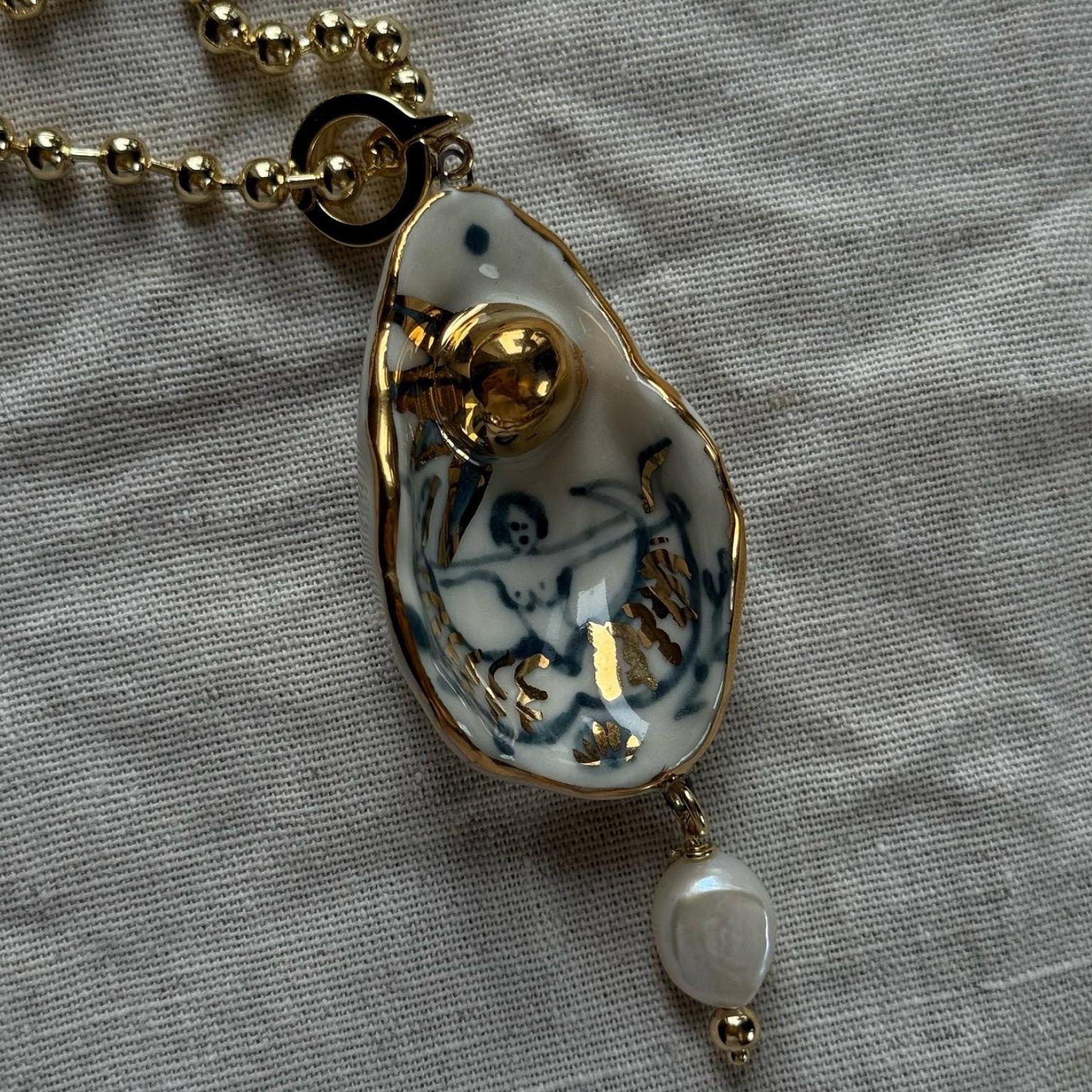 

Gold-Plated Hand-Painted Printed Necklace, Pearl Pendant, Ceramic Pendant, Niche Art Jewelry Chain.