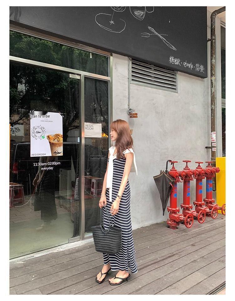 Neues Mode gestreiftes ärmelloses koreanisches glockenförmiges Kleid