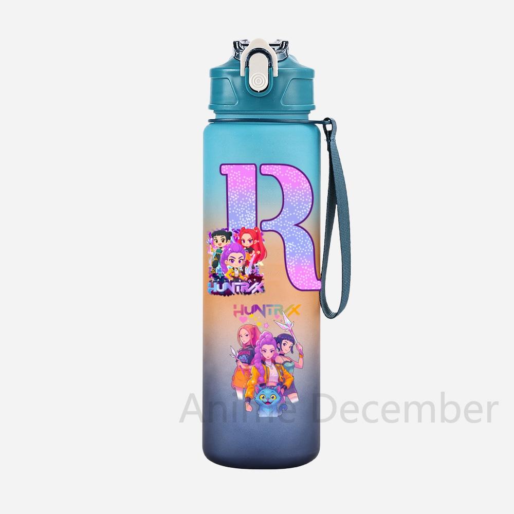 Anime K-Pop Lovci démonů A-Z Anglické písmeno Potisk Modrý hrnek na vodu Lovci démonů Velkoobjemová Venkovní Přenosná Láhev na pití pro Chlapce Dívku Dárek