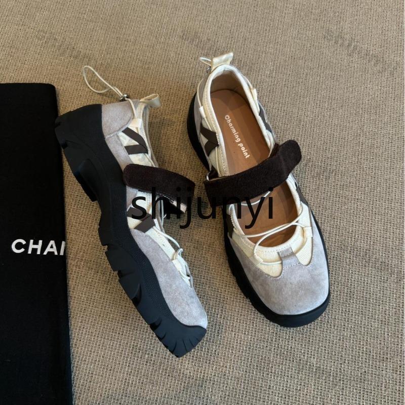 Retro-Lederschuhe für Damen 2026: Modische, flache Mary-Jane-Schuhe mit niedrigem Plateau und Schmetterlingsknoten-Design.
