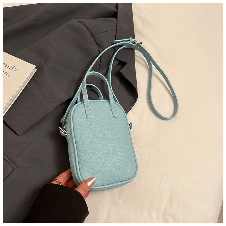 This year's popular fashion messenger small bag for women 2025 spring new trendy retro shoulder commuter bowling bag for women