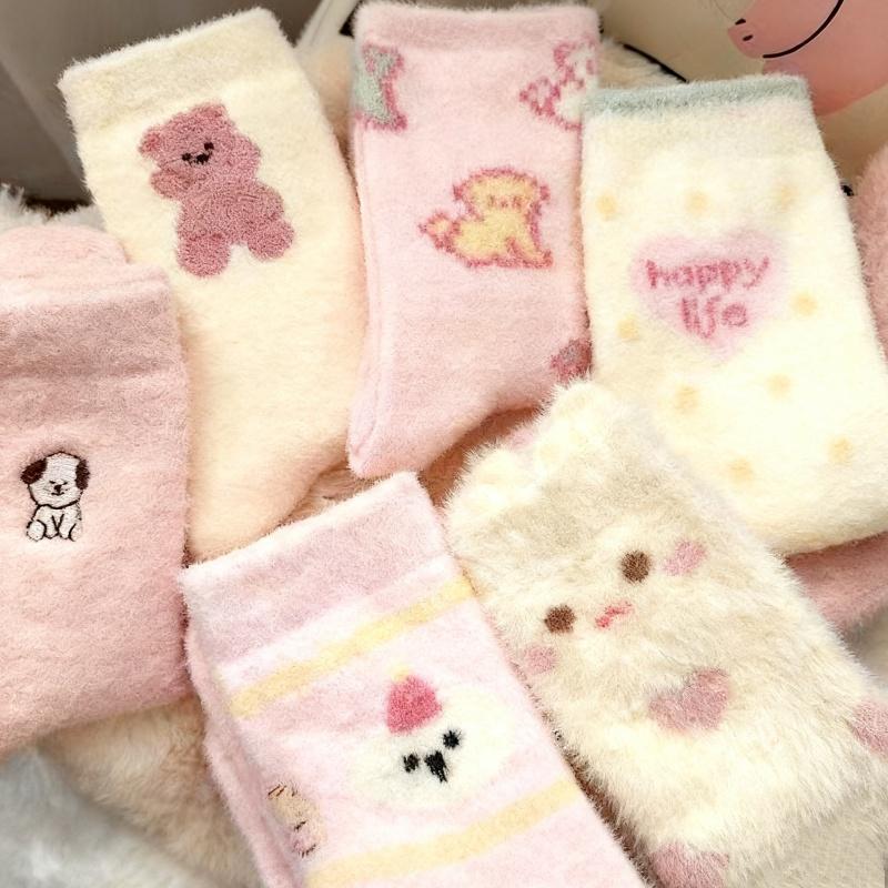 4 Pairs of Socks in Random Colors, Cartoon Pink Series, Thickened Winter Warm Socks, Home Sleep Socks, Autumn and Winter Plush Cute Girl Socks