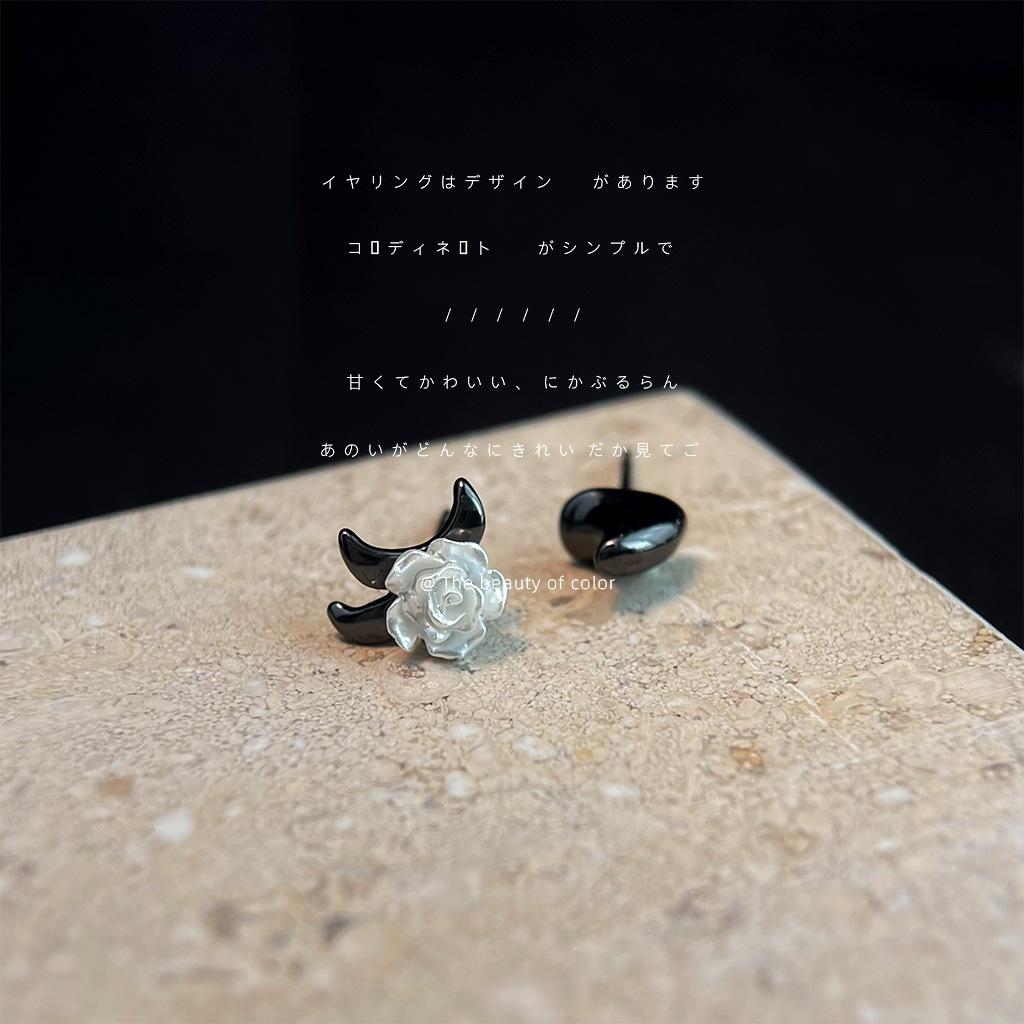 

Дизайнерские асимметричные креативные индивидуальные маленькие серьги-гвоздики милые крутые стильные серьги-гвоздики для нишевого темперамента