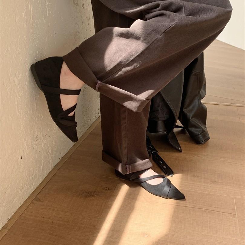 2025 spring and autumn models pointed head shallow mouth low heel single shoes women's foot ribbon retro not tired feet fashion shoes Mary Jane shoes