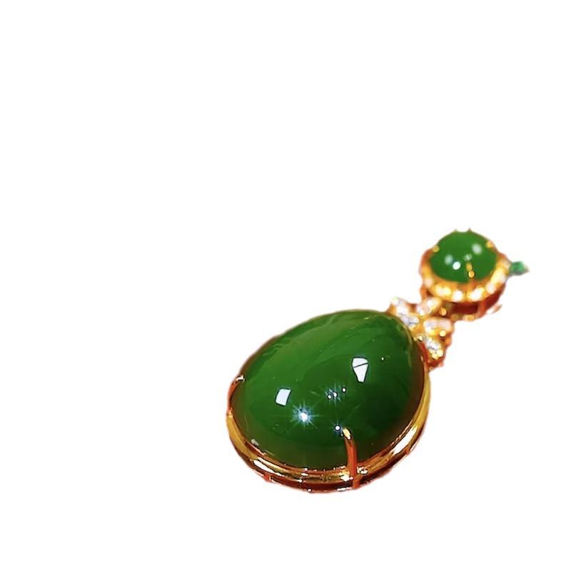 New spinach green imitation Hetian jade old material opal first-line sky pendant fashionable exquisite versatile necklace sweater chain
