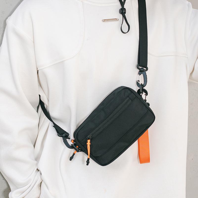 Herrväska Enkelaxel Liten Fyrkantig Väska Nylon Ultralätt Vattenavvisande Casual Mobiltelefon Liten Ryggsäck Crossbody-väska