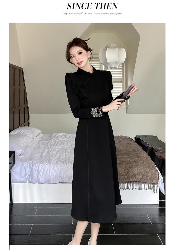 2026 Spring New Arrival: Embroidered Retro Dress & Heavy Embroidered Vest in Chinese National Style