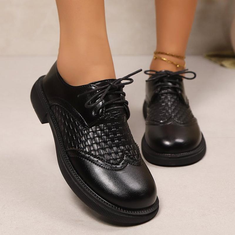 2025 New British Vintage Style Low-Heel Brogue Lace-Up Flat Professional Pumps for Women