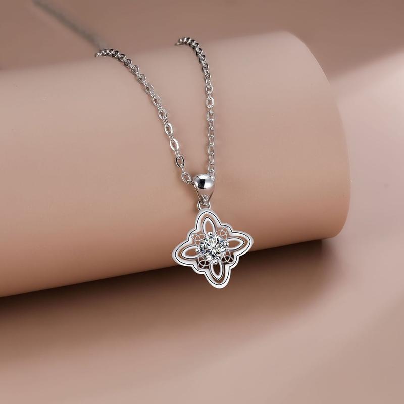 Barbie necklace [Original design] Shining four-leaf clover, cold temperament, high-end sense, niche and versatile, ins style ZJYXL-HJ-074