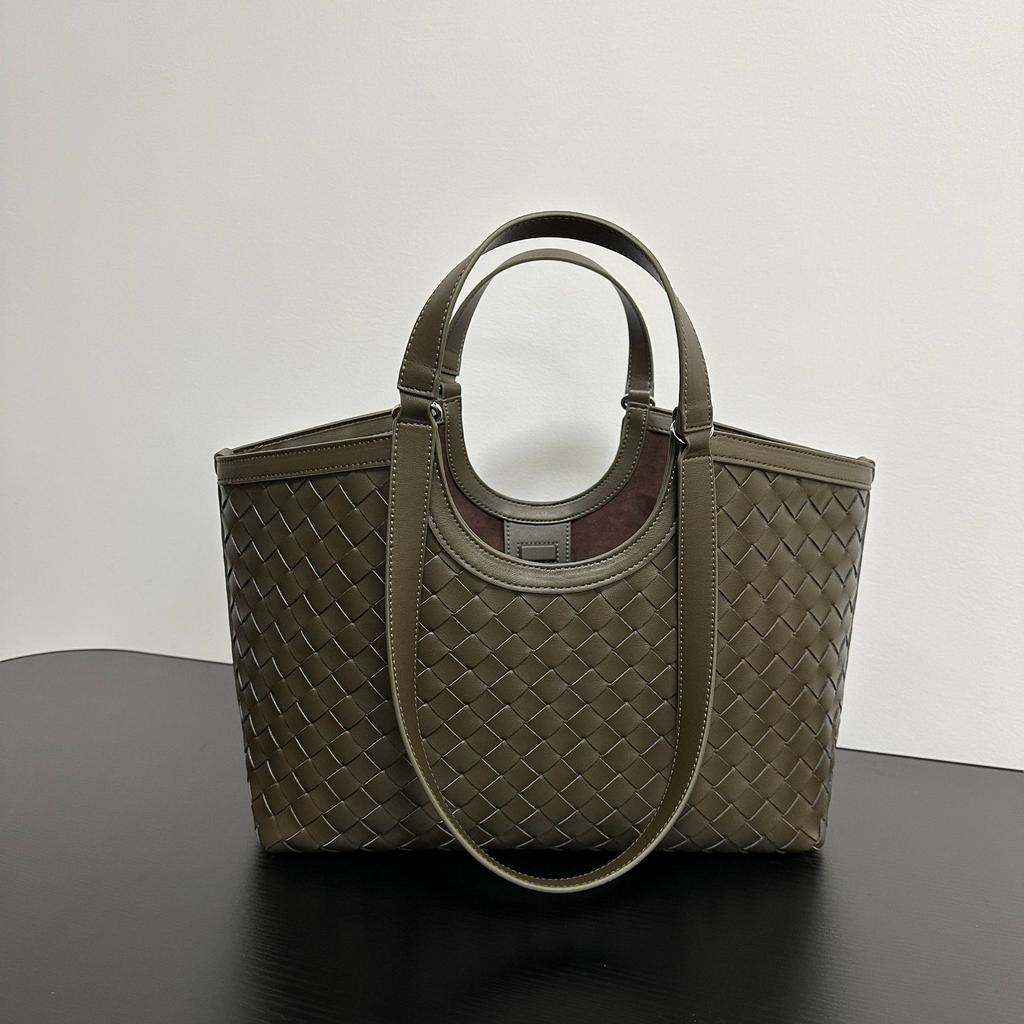 Niche Design Commuter Texture Versatile Retro Woven Tote Bag Large Capacity Premium Portable Shoulder Armpit Bag