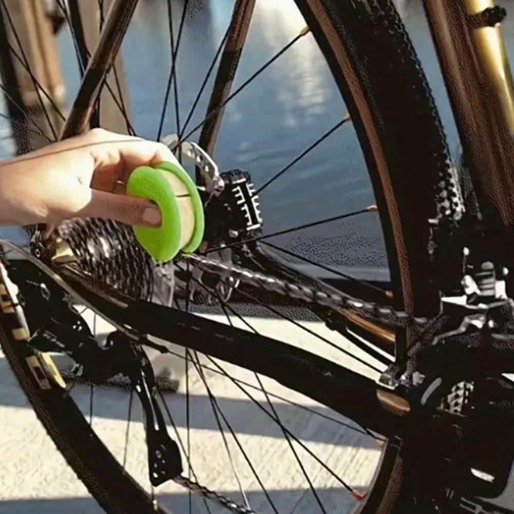 Portable Bicycle Chain Lubricator Bike Chains Oil Roller Cleaning Bicycle Maintenance Tool Bike Cycling Accessories