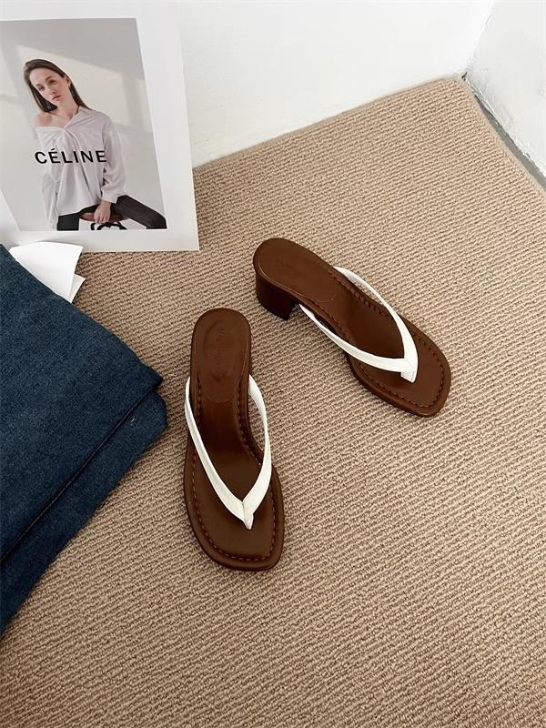 [sheii Su Yinyin] Jeju Island Holiday~ South Korea's toe thick heel beach flip-flops women's sandals outside