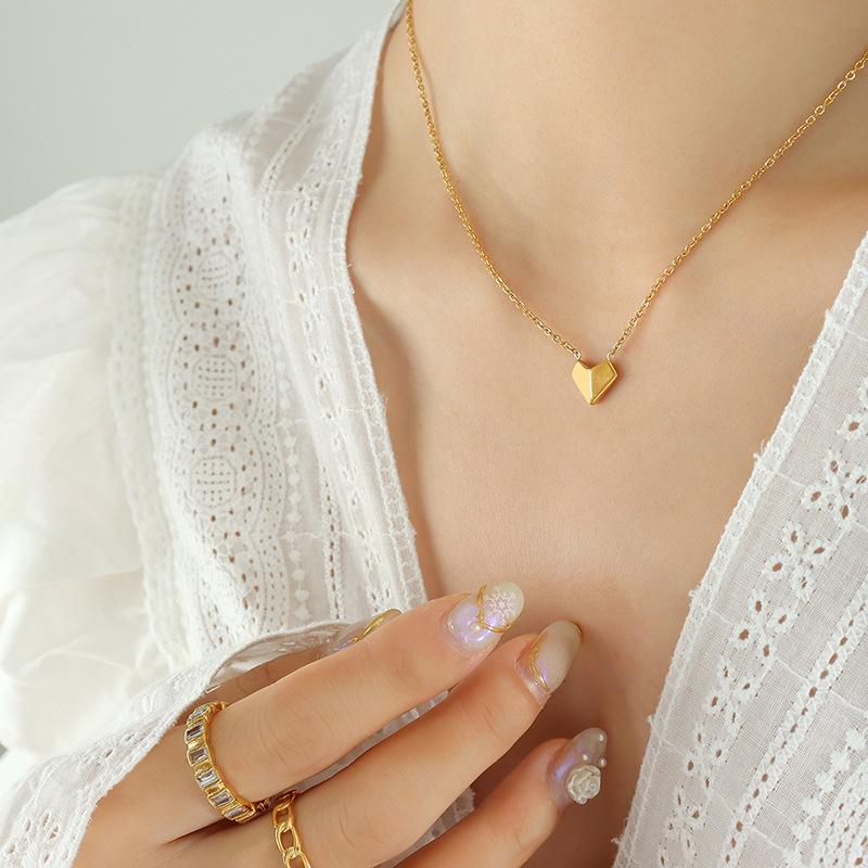 18k Gold-Plated Heart-Shaped Titanium Steel Clavicle Necklace - Handmade, Stylish, for Women