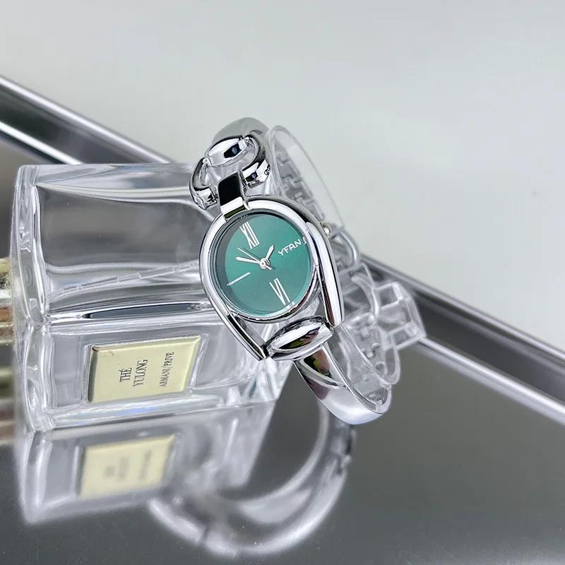 Simple Women's Quartz Wristwatches Stainless Steel Strap Small Dial Fashion Exquisite Quartz Watch for Women Relógio Feminino