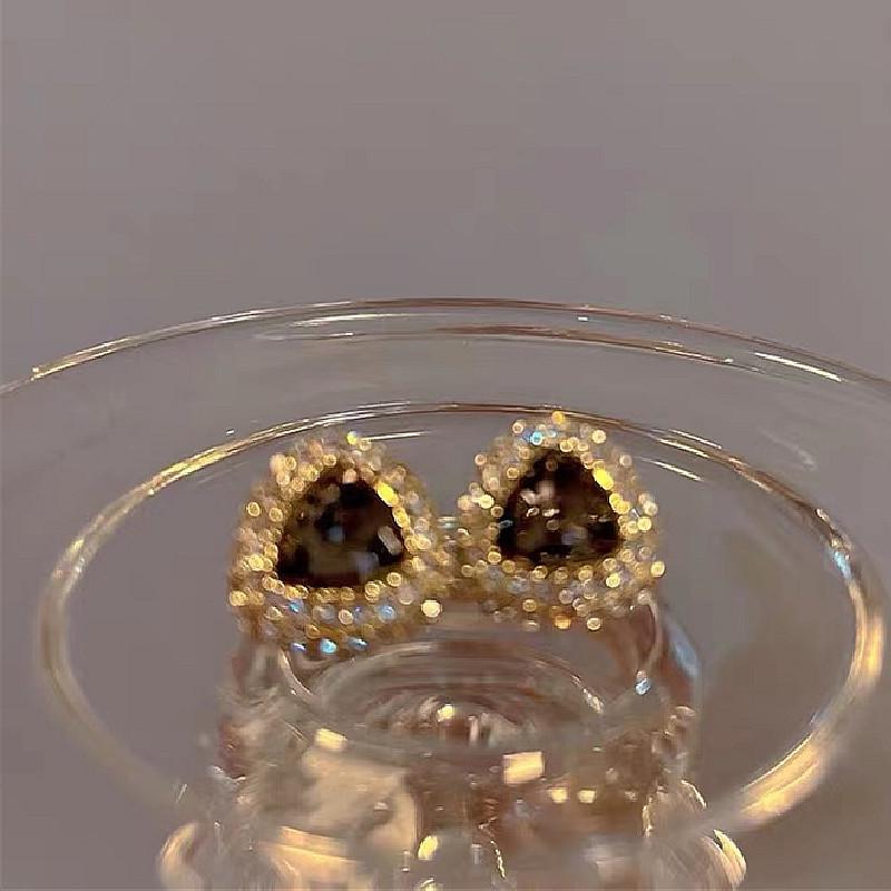Elegant Korean Retro Black Diamond Geometric Triangle Earrings with Silver Needle for Women