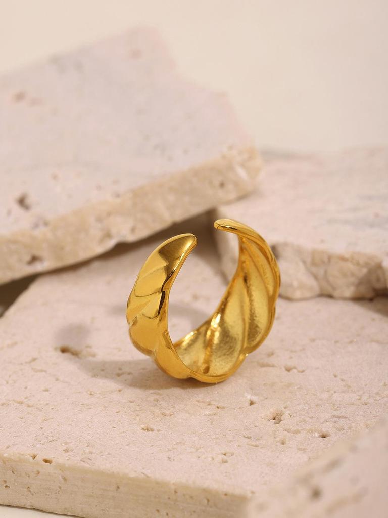 Xin Yi Xin 18K Gold Plated Geometric Twill Open Ring for Women - Stainless Steel, Non-Fading Luxury Jewelry.