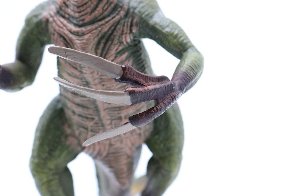 Crop Dinosaur Figure Impressive Standing Dinosaur Model Therizinosaurus, Size, 21.5cm Tall, (Therizinosaurus)