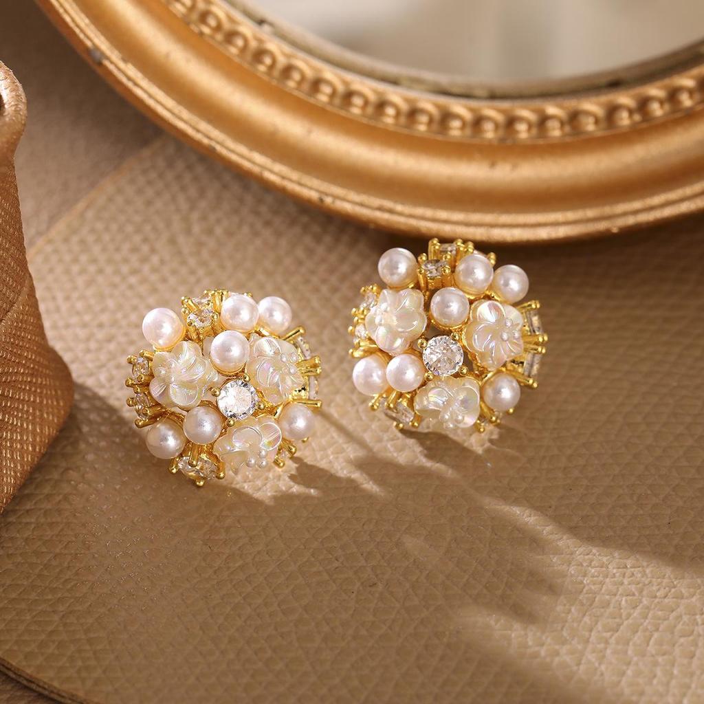Europäische Retro 3D-Blumenperlen-Zirkon-Ohrstecker für Damen - Elegante, Einzigartige Luxus-Stecker
