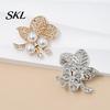 Rhinestone Leaf Brooch Faux Pearl Brooch, Alloy Hollow Leaves Lapel Accessory Pin, Sweater Cardigan Coat Suit Clothing Jewelry Accessories Pin