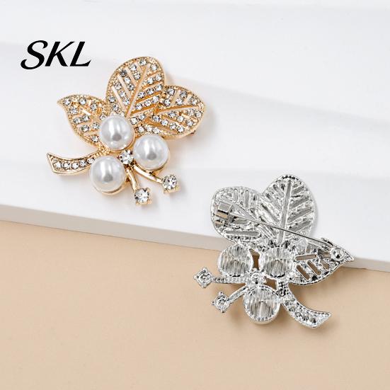 Rhinestone Leaf Brooch Faux Pearl Brooch, Alloy Hollow Leaves Lapel Accessory Pin, Sweater Cardigan Coat Suit Clothing Jewelry Accessories Pin
