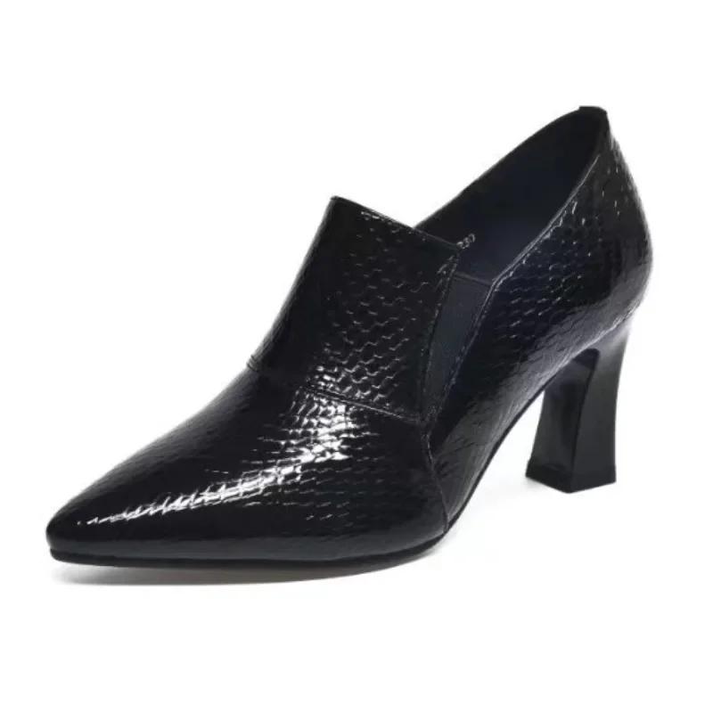 Mode 2024 Neue spitze Pumps mit tiefem Ausschnitt Frühling/Sommer/Herbst Europäischer und amerikanischer Stil Schlankmachende Arbeitsschuhe