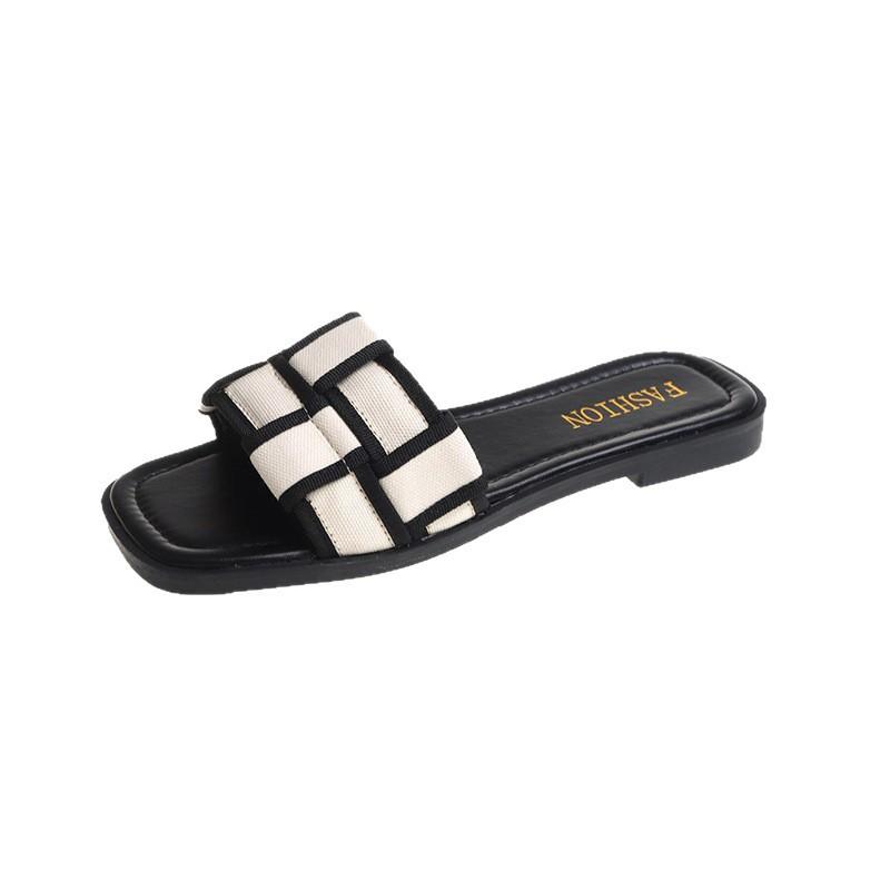 French flat-bottomed cool slippers women's summer outer wear fashion 2025 new Xiaoxiangfeng women's seaside beach sandals